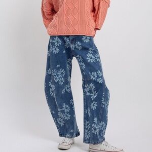 NWT Blue Velvet Flower Barrel Jeans